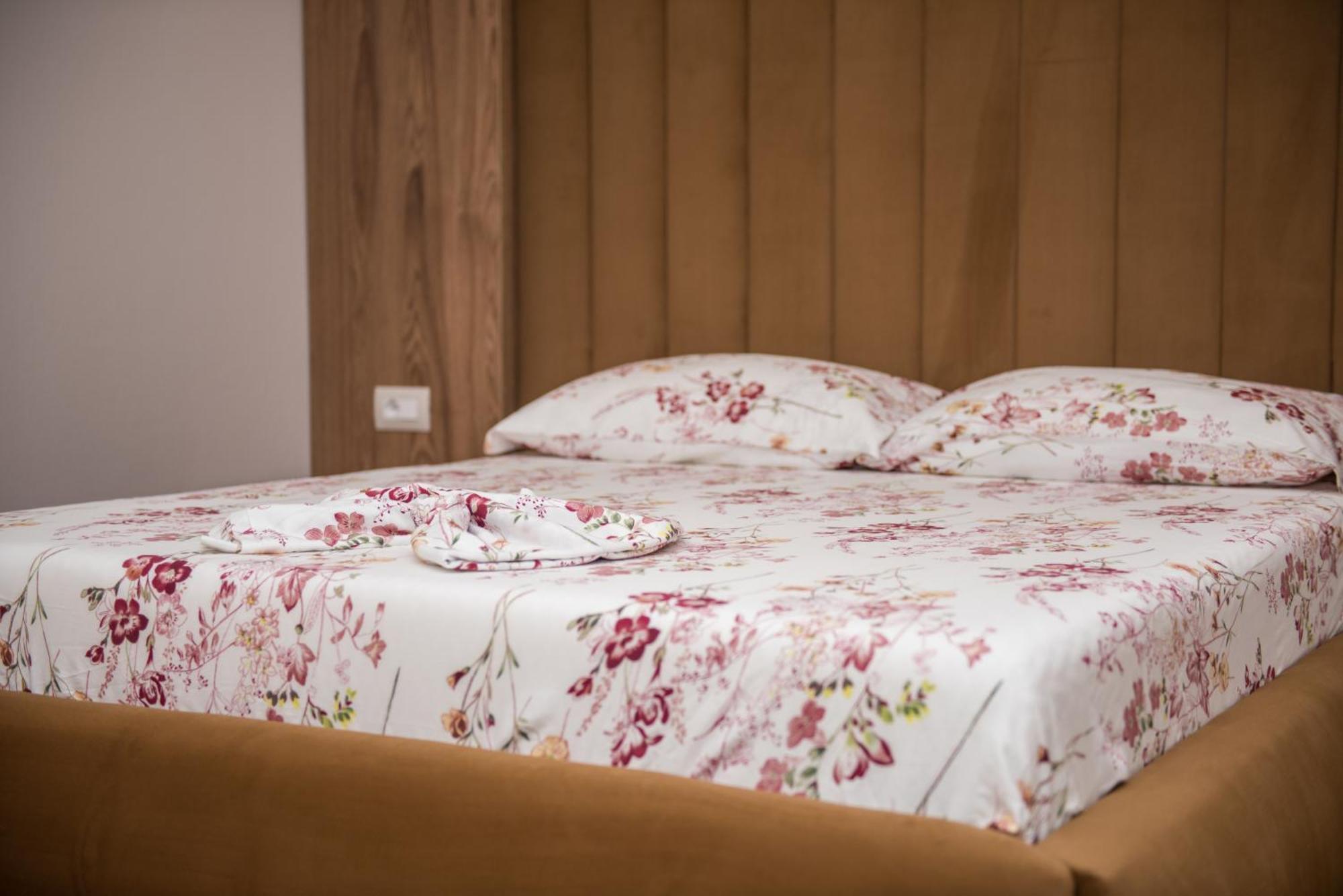 New Donantelo Hotel Vlora Kültér fotó