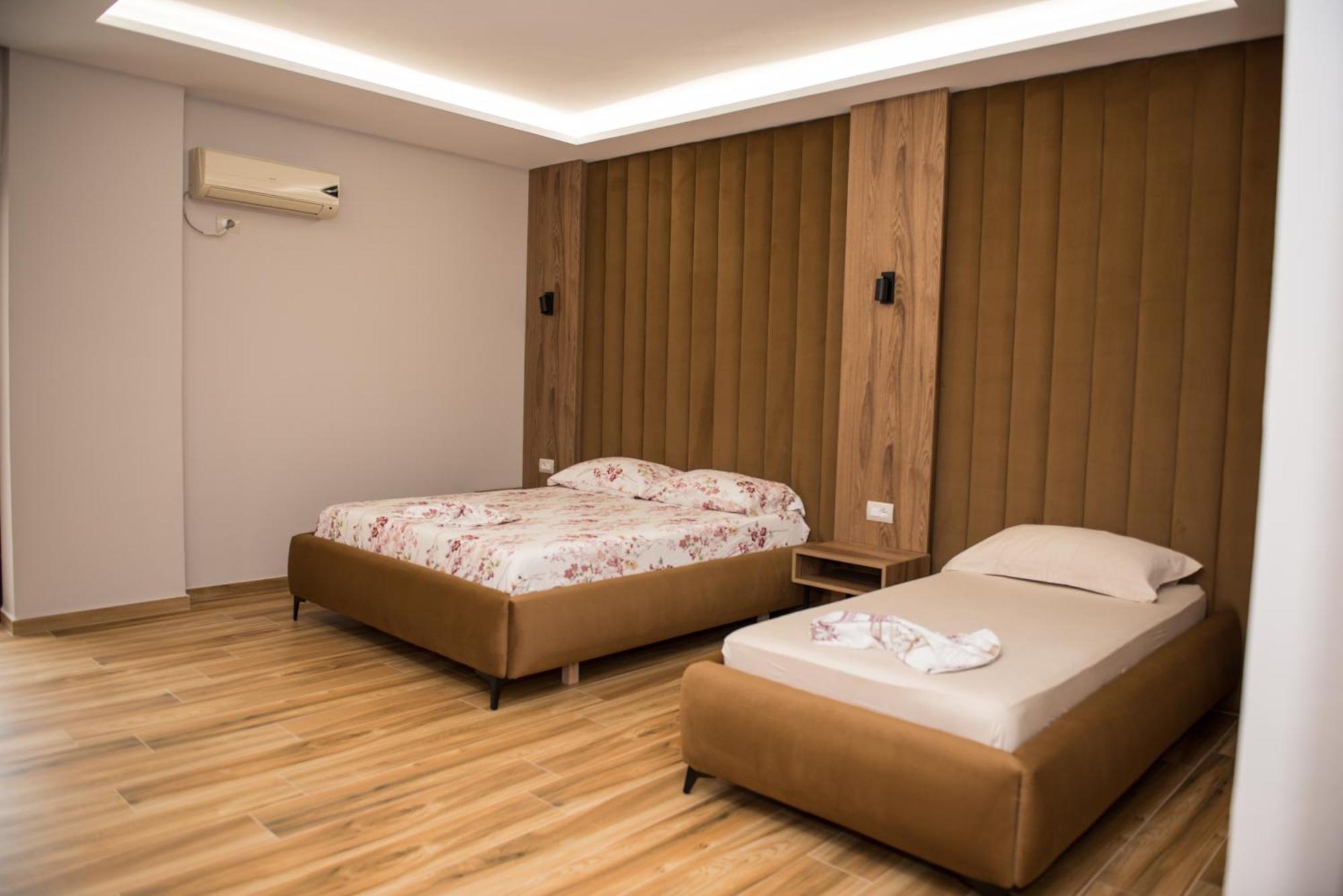 New Donantelo Hotel Vlora Kültér fotó