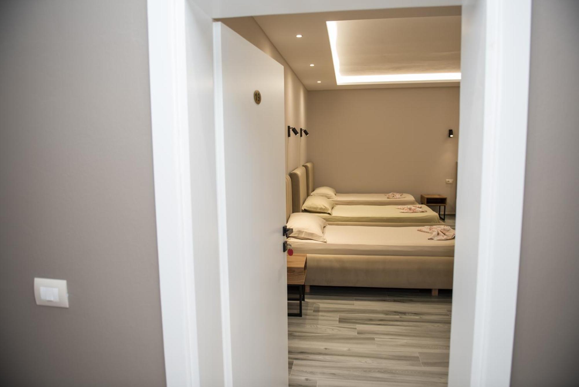 New Donantelo Hotel Vlora Kültér fotó
